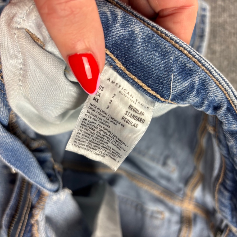 AMERICAN EAGLE Women’s Denim Strigid Mom Jean Distressed Jeans size: 2 - Picture 7 of 9